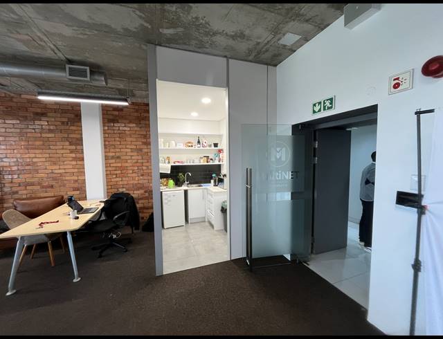 62M² OFFICE TO LET IN GREEN POINT